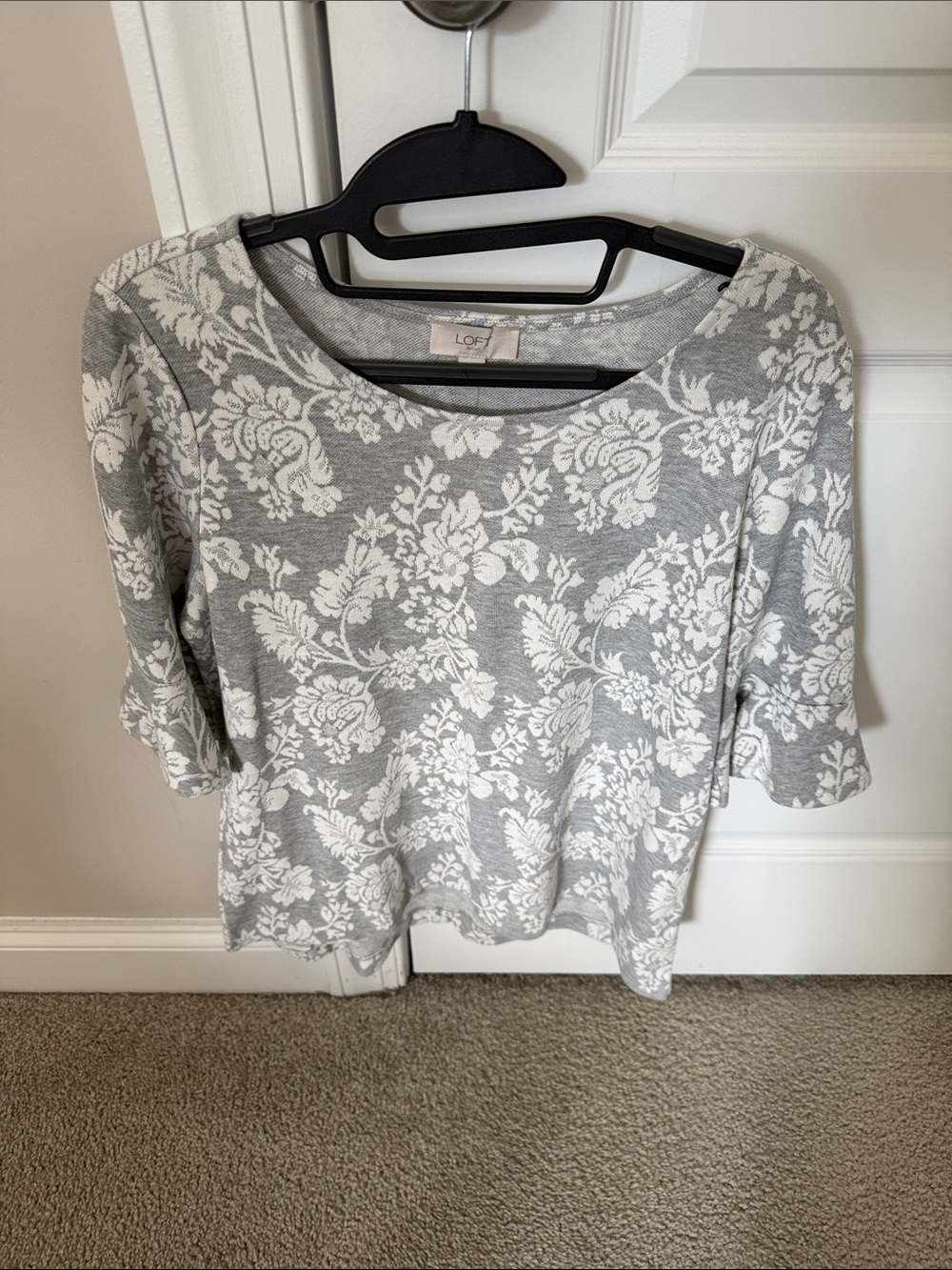 LOFT Gray and White Floral Scoop Neck Short Sleeve Top